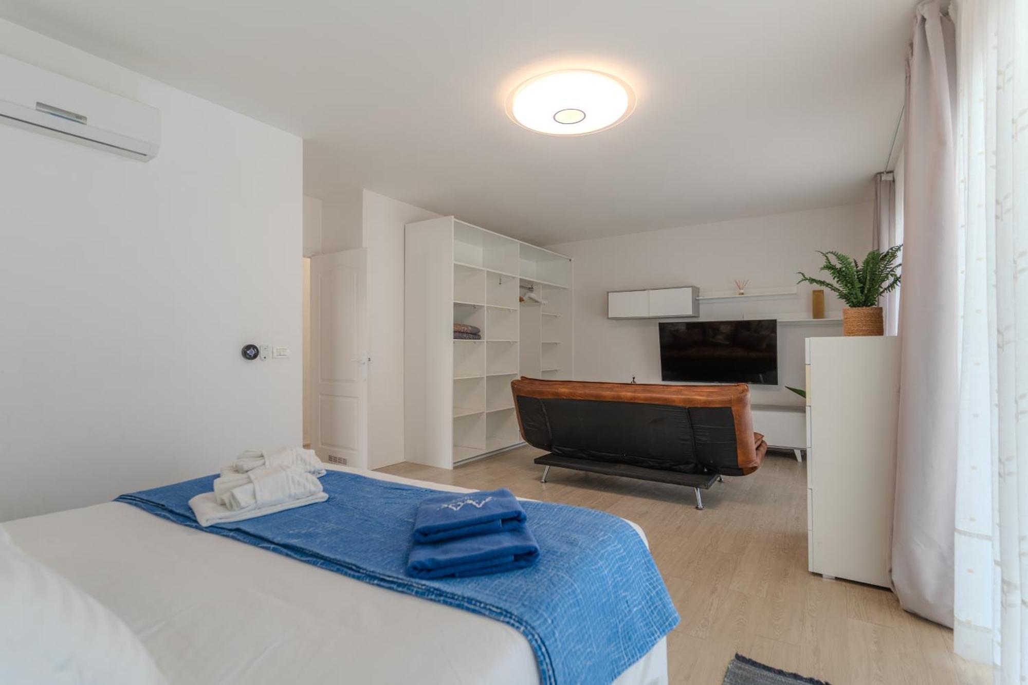 Villa Blanca Callao Salvaje