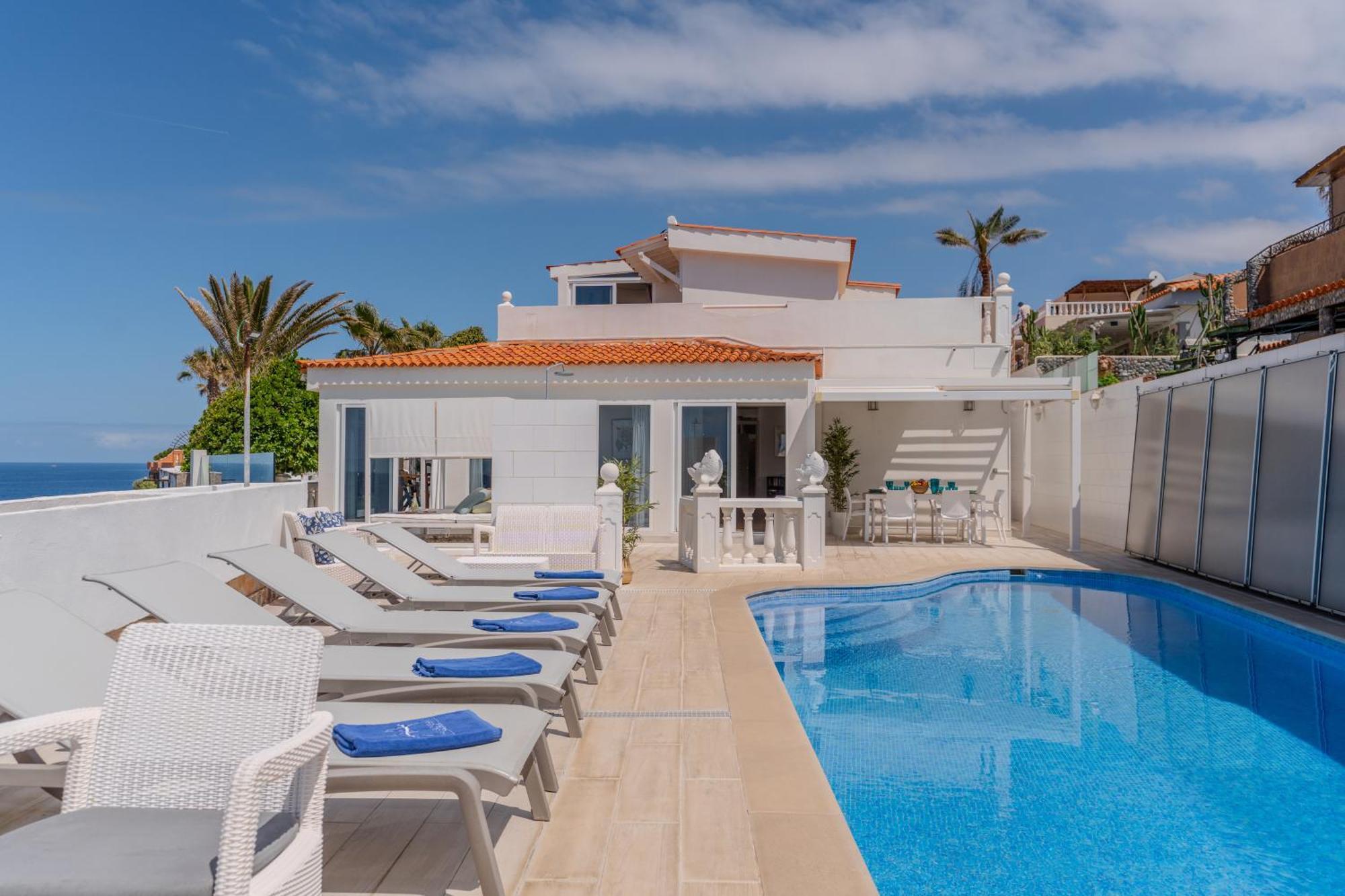 Villa Blanca Callao Salvaje